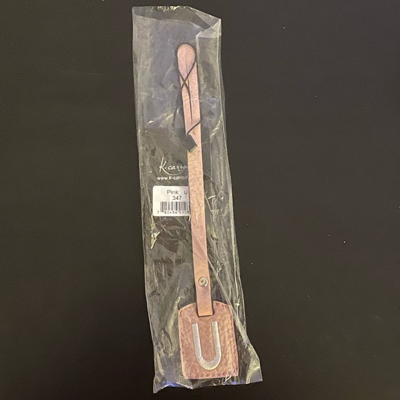 NWT “K•Carroll” Bag Tag, Monogram Letter "U" Pink Bag Tag with "White" Letter - Picture 3 of 5